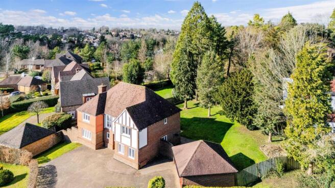 5 bed property, in Claremount Gardens, £1,250,000
