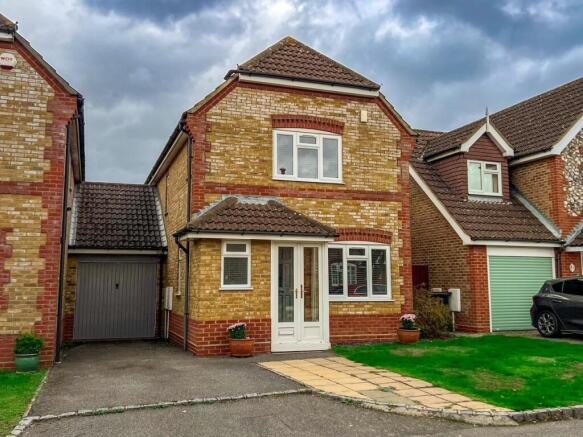 3 bed property, in Lytcott Drive, £679,950