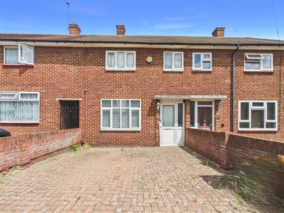 2 bed property, in Tiverton Grove, £350,000