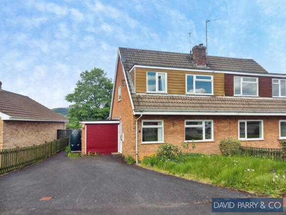3 bed property, in PRESTEIGNE LD8 2LB, £219,000