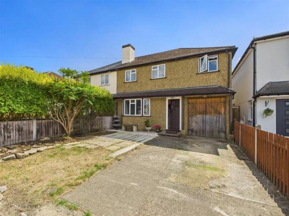 4 bed property, in Second Avenue, £625,000