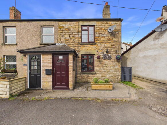 3 bed property, in Hawthorns Road, £290,000