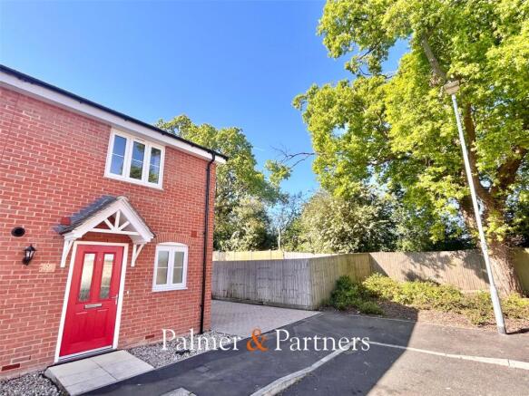 2 bed property, in Hedge End, £250,000