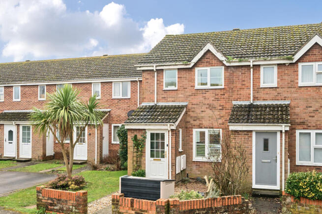 2 bed property, in Chatsworth Road, £280,000