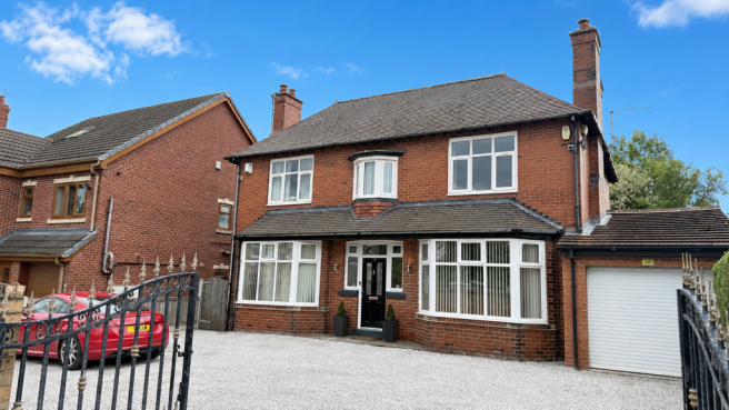 5 bed property, in Pontefract Road, £410,000