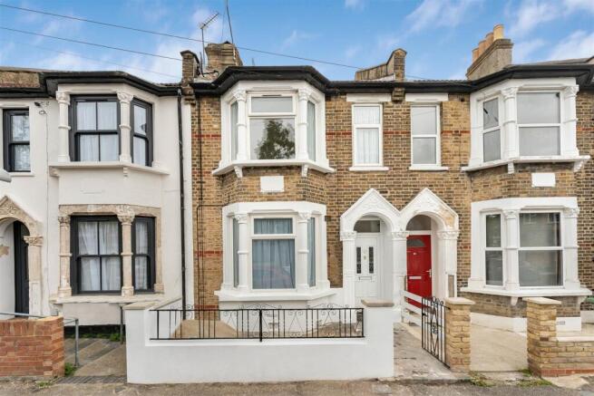 3 bed property, in Borwick Avenue, £750,000