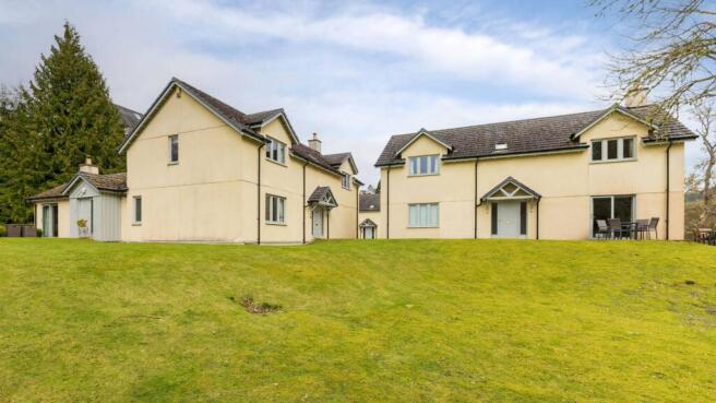 2 bed property, in 10 The Courtyard Cottages The Highland Club, £250,000