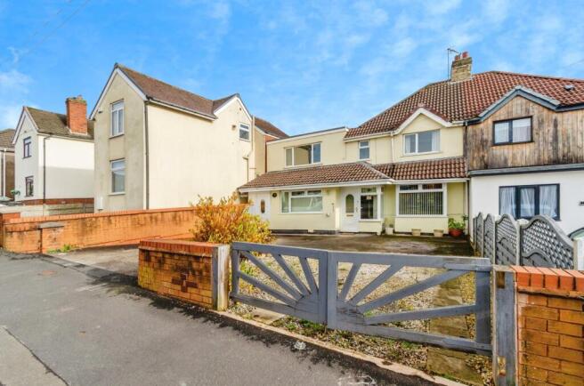 4 bed property, in Pye Green Road, £290,000