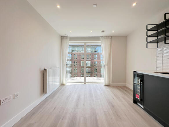 1 bed property, in Cairncross House, £370,000