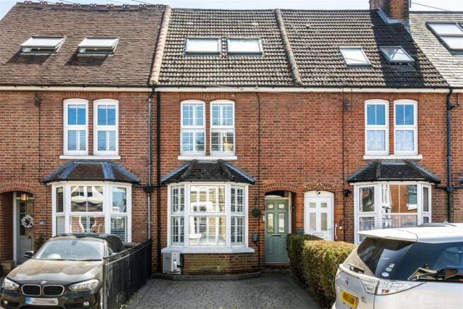 5 bed property, in Blackborough Road, £825,000