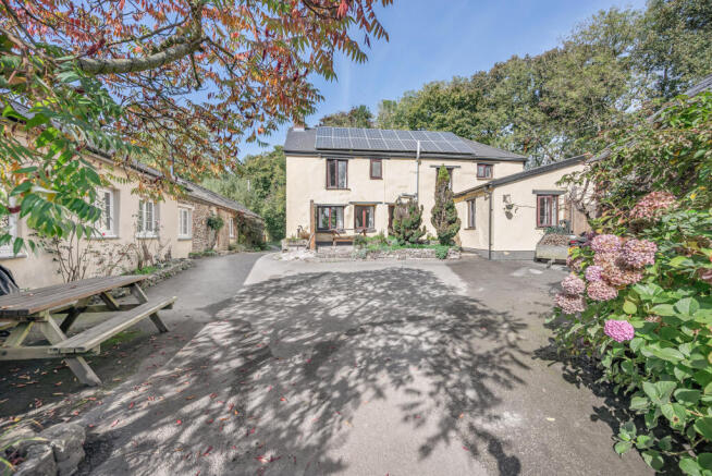 10 bed property, in Pyworthy, £999,000