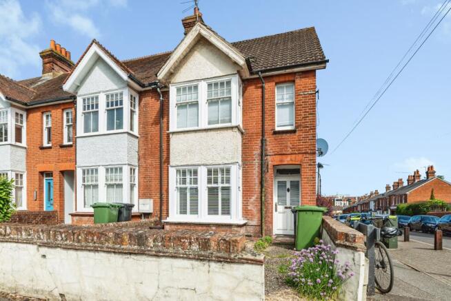 2 bed property, in Worting Road, £249,000