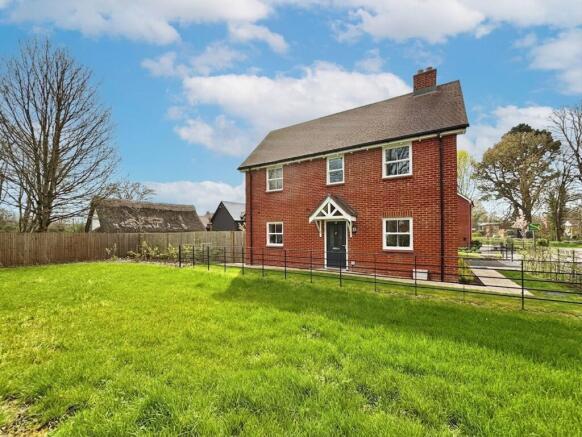 2 bed property, in Kingfisher Drive, £400,000