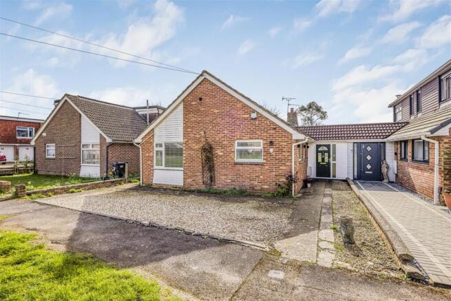 3 bed property, in Grenfield Court, £425,000