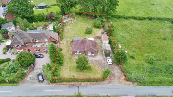 2 bed property, in Greenways, £294,000