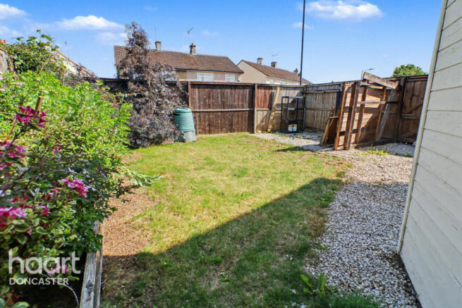 3 bed property, in Macaulay Crescent, £175,000