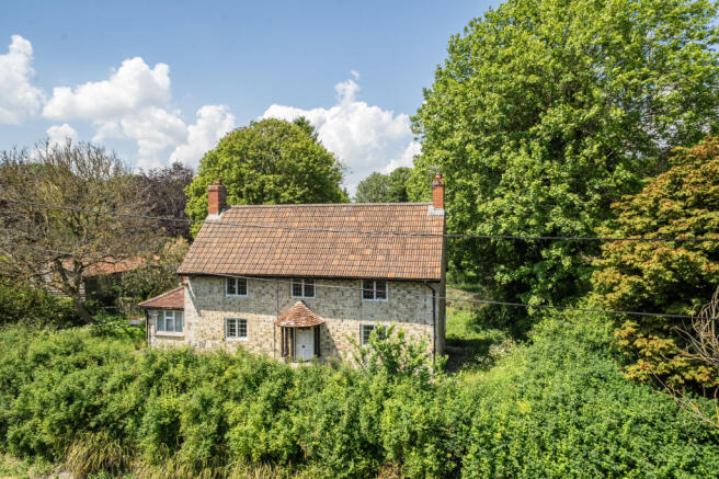 3 bed property, in Chitterne, £300,000