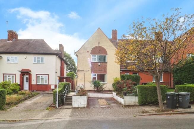 3 bed property, in Anderson Crescent, £180,000