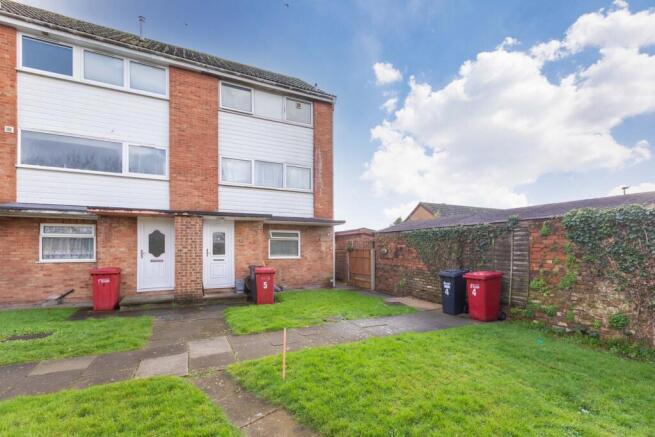 2 bed property, in Harrogate Court, £259,000