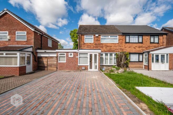 3 bed property, in Wardle Close, £280,000