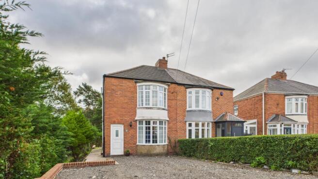 2 bed property, in Evenwood Gardens, £195,000