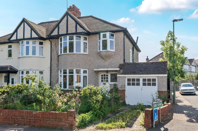 3 bed property, in Kingswood Road, £750,000