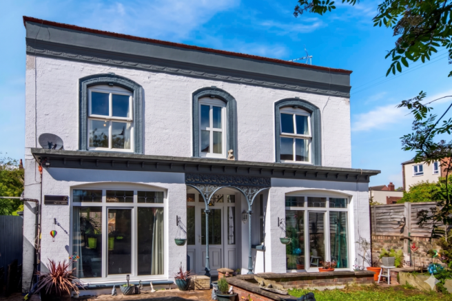 3 bed property, in 15 Spring Gardens, £170,000
