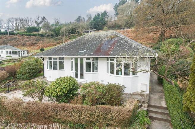 2 bed property, in Noss Mayo, £495,000