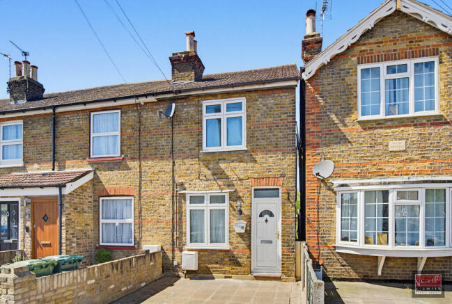 2 bed property, in Adelaide Road, £380,000