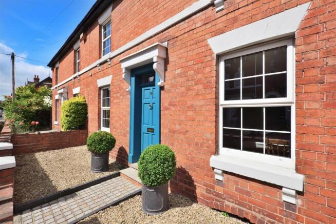 3 bed property, in White Horse Street, £285,000