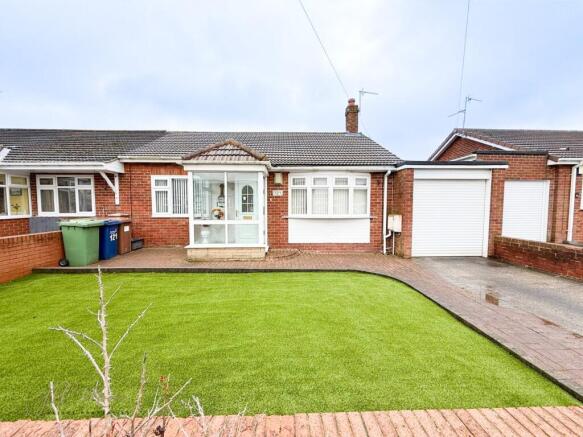 2 bed property, in Essex Drive, £150,000