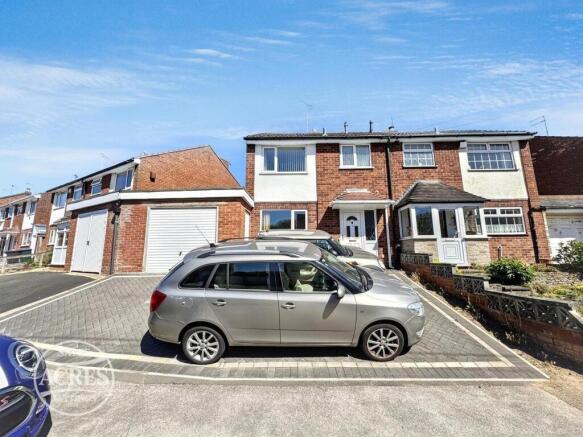 3 bed property, in Newton Gardens, £257,500