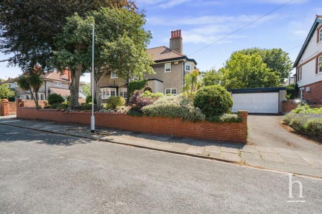 5 bed property, in Claremont Road, £950,000
