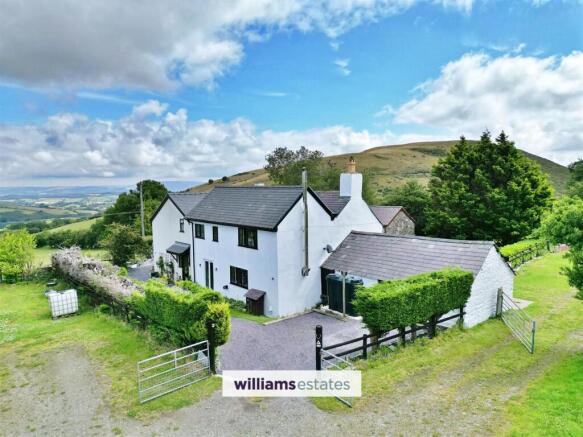 5 bed property, in Bylchau, £650,000