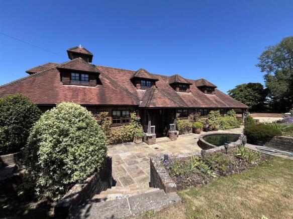 4 bed property, in Street End Lane, £1,100,000