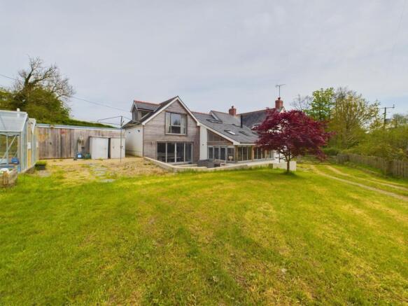 5 bed property, in Boncath, £650,000