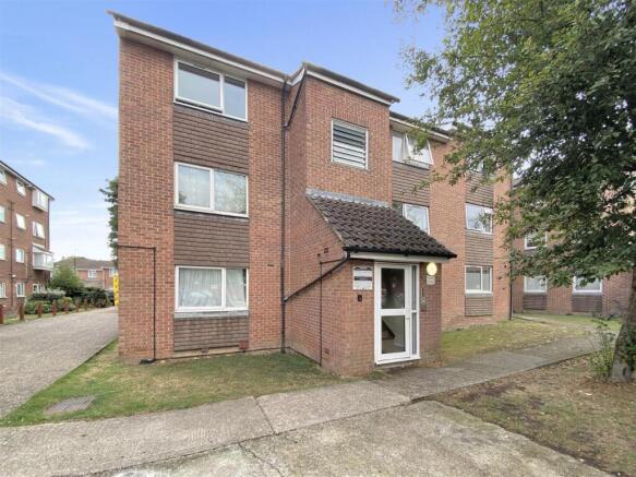 1 bed property, in Huxley Close, £219,950
