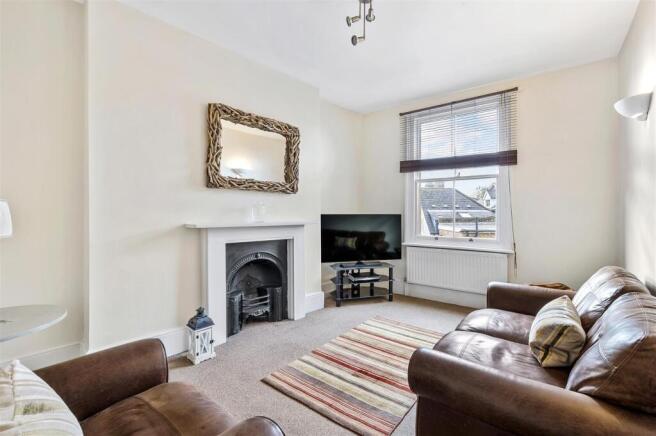 2 bed property, in High Street, £480,000