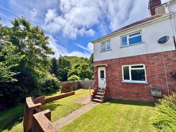 3 bed property, in Barley Mount, £210,000