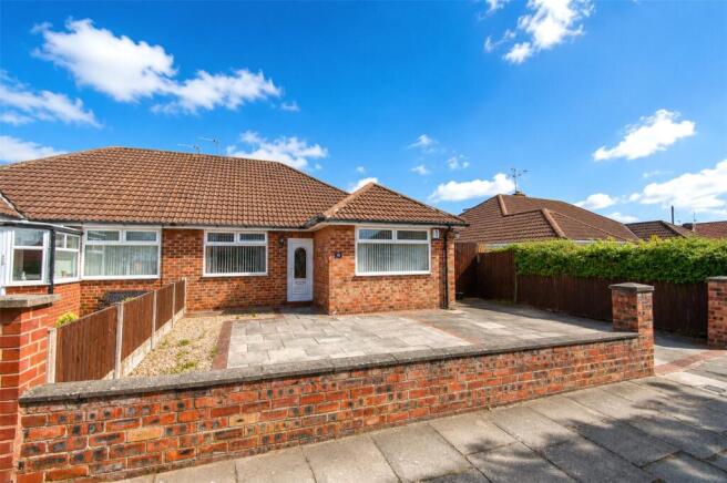 3 bed property, in Wyvern Road, £250,000