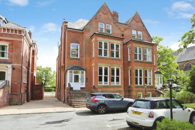 3 bed property, in Heaton Gardens, £325,000