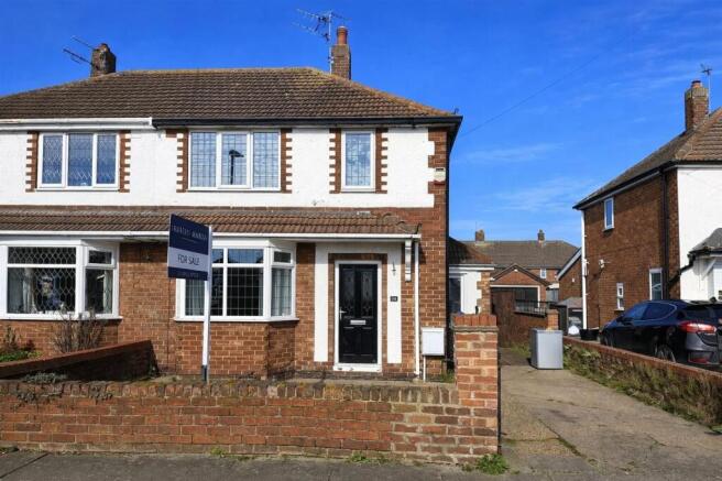 2 bed property, in Samuel Avenue, £119,000