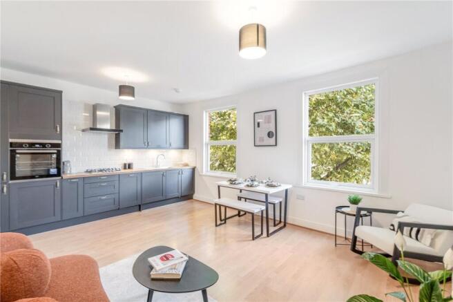 3 bed property, in Lordship Lane, £550,000
