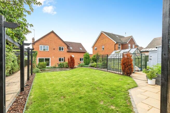 4 bed property, in The Limes, £670,000