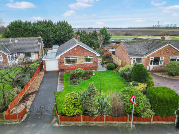 3 bed property, in Main Street, £210,000