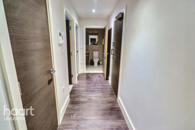 2 bed property, in Chatham Street, £175,000