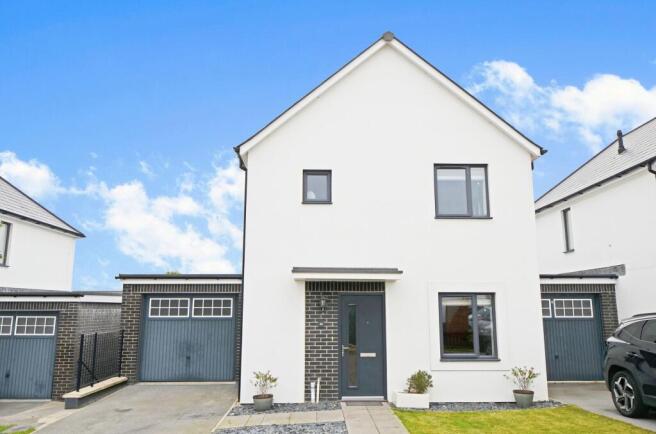 4 bed property, in Gwartha Close, £380,000