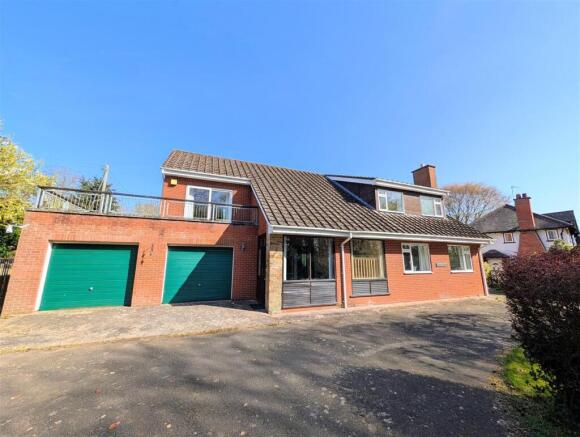 3 bed property, in Clehonger, £530,000