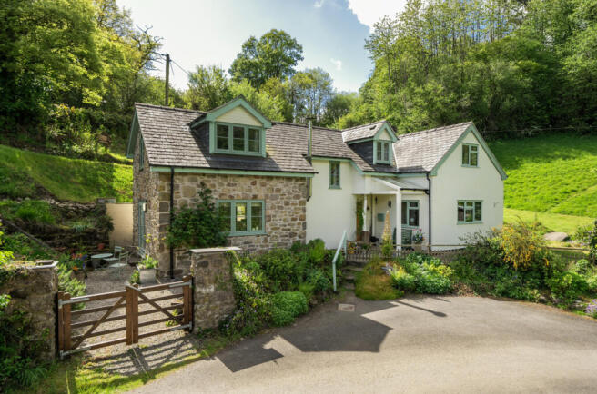 3 bed property, in Spring Cottage, £600,000