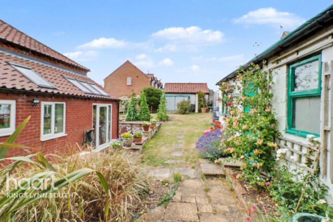3 bed property, in Ringstead Road, £435,000
